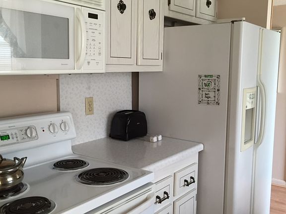 2nd image of 25 Golfs Edge APT B