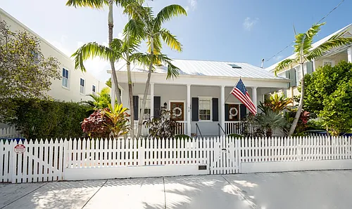 418 William St Photo 1