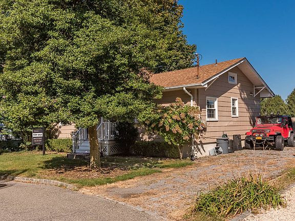 4th image of 14 Hill Ln
