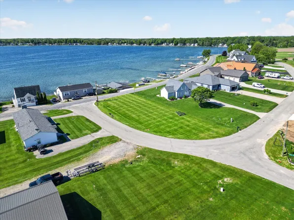 6642 Spinnaker Rd, Crystal, MI 48818