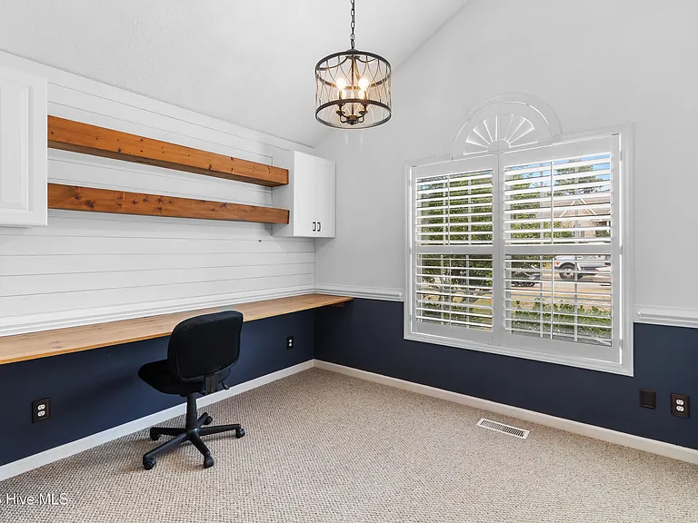 108 Camberly Ln — Photo 7