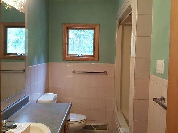 5th image of 537 Hystone Ave