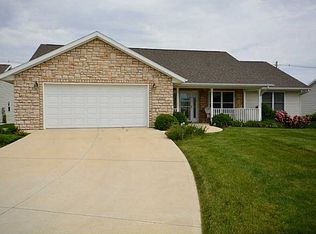 1075 Stonegate Ct, Wapakoneta, OH 45895