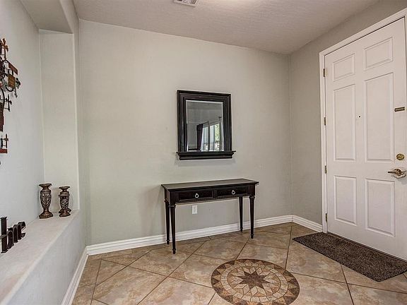 4th image of 3851 E Esplanade Ave