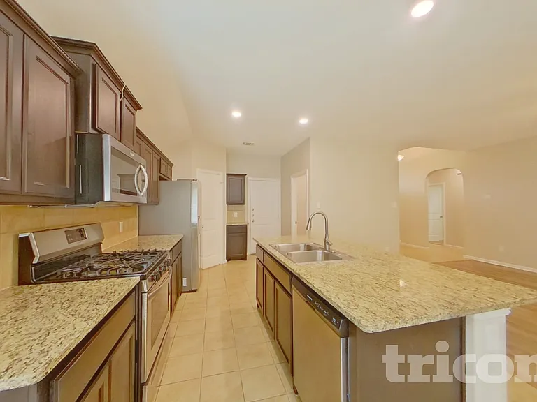 728 Walls Blvd — Photo 5