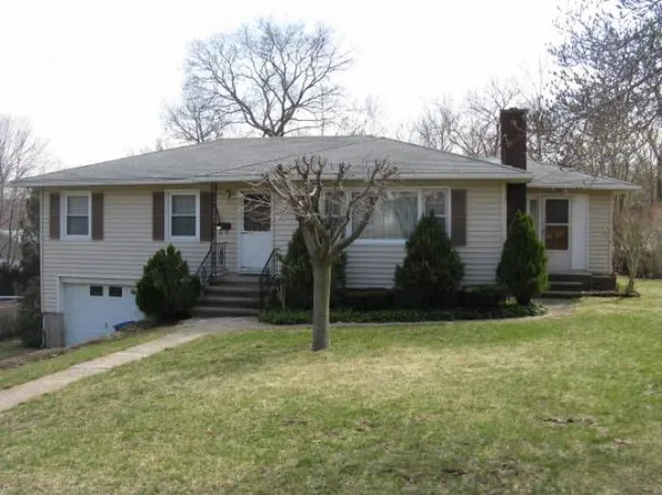 112 Starlet Ln, Waterbury, CT 06704
