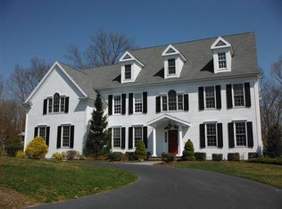 16 Surrey Ln, Trumbull, CT 06611