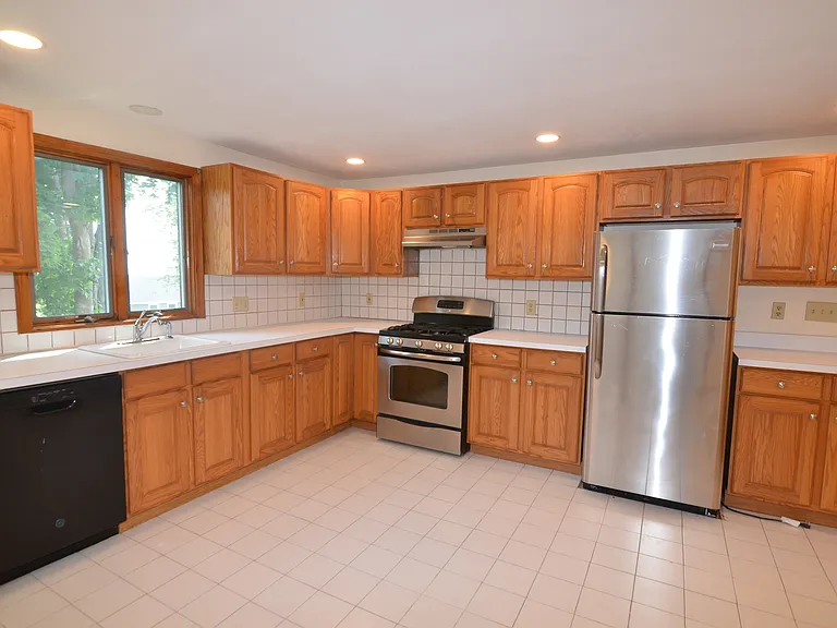146 Huckins Ave #1 — Photo 3