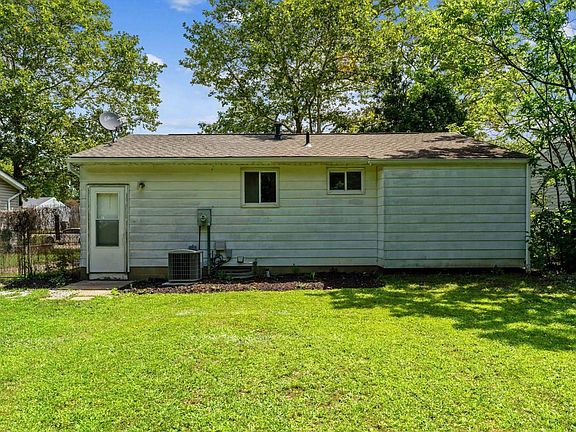 4th image of 6031 Silverwood St