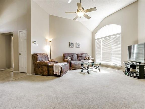 5th image of 236 E Lynn Creek Dr