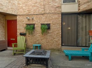 720 W Oakdale Ave #2, Chicago, IL 60657