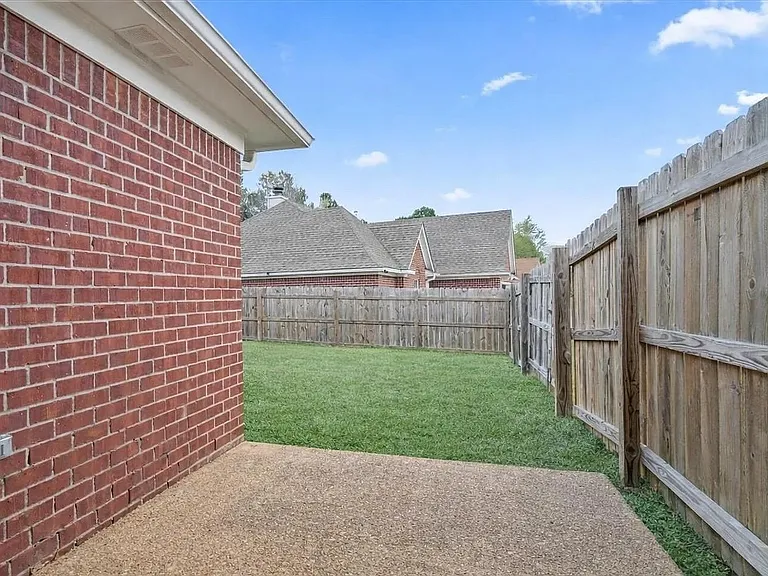 9438 Huron Dr — Photo 12