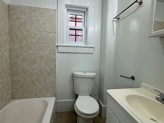 5th image of 229 Liberty St APT 3