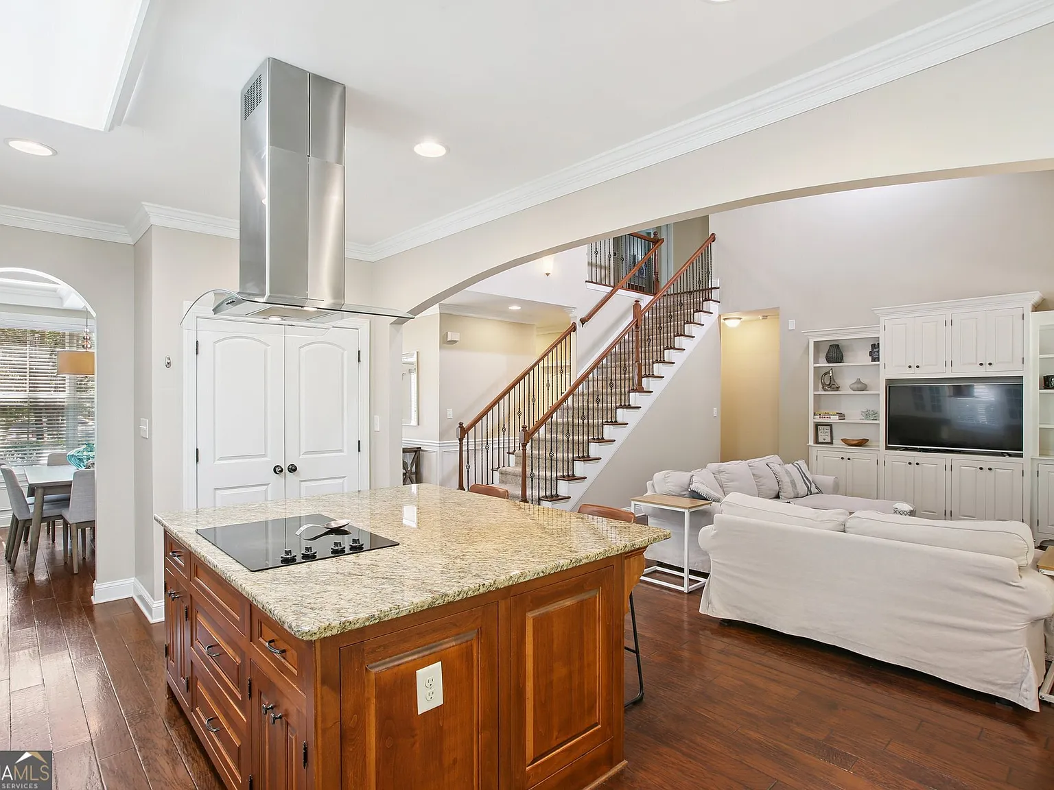 3 bed, 3.5 bath, 2539 sqft, $5,500 — Photo 3