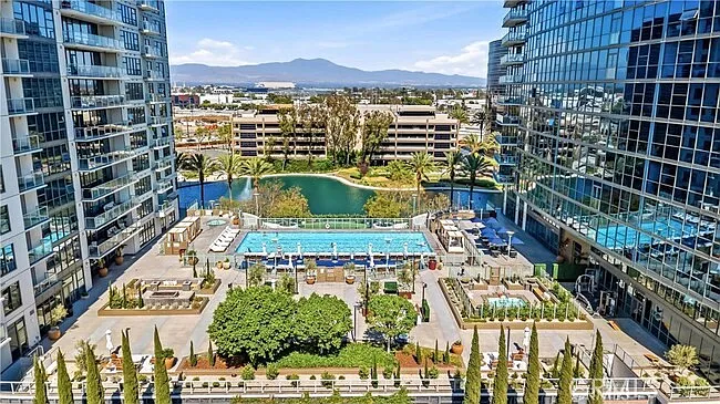 2 bed, 1295 sqft, $6,750 — Photo 1