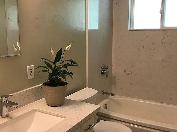 3rd image of 40 Kent Pl #3