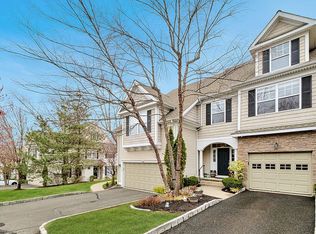 44 Woodcrest Ln, Danbury, CT 06810