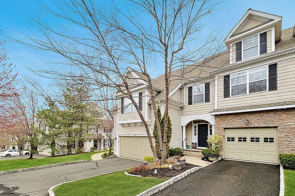 44 Woodcrest Ln photo 1