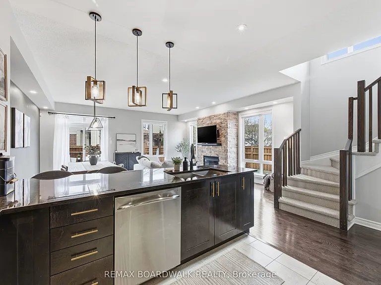 375 Cooks Mill Cres — Photo 14