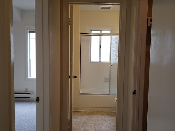 5th image of 3855 Irving St #21
