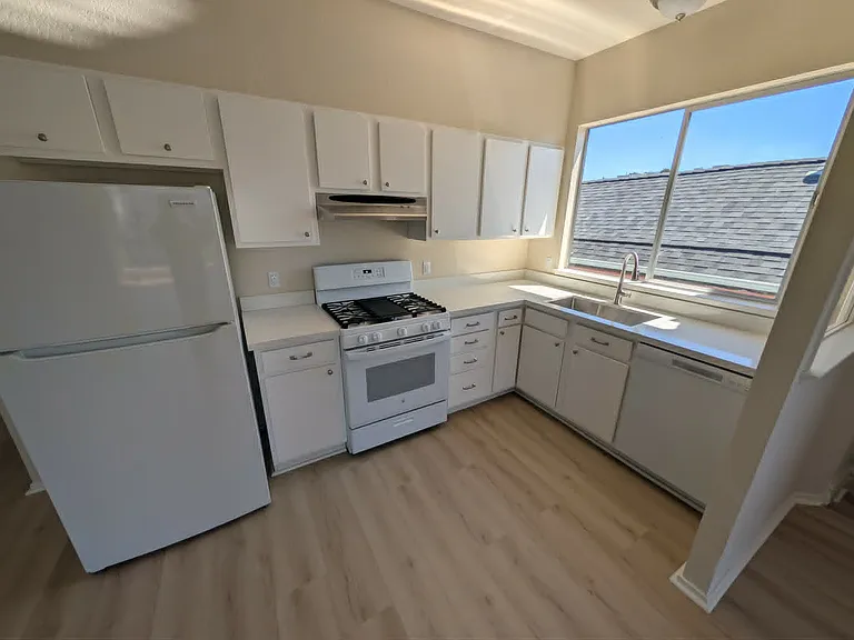 132-134 Clipper St #132 — Photo 5