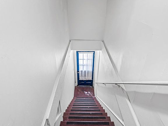 3rd image of 915 Lafayette Blvd #B