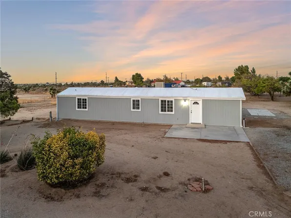 9561 Middleton Rd, Phelan, CA 92371