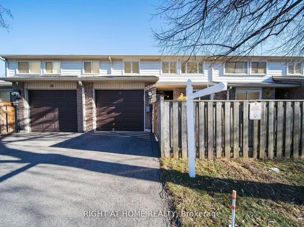 12 Lace Fernway W, Toronto, ON M2J 4L9