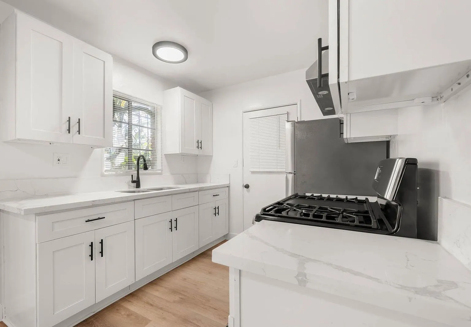 1 bed, 1.0 bath, 675 sqft, $1,569 — Photo 3