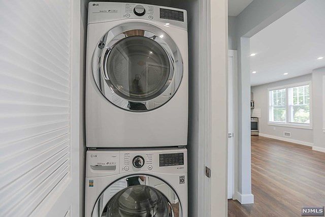 1st image of 214 Crescent Ave Floor 1
