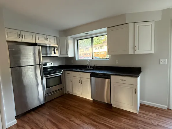 39 Horton Hill Rd APT 1H, Naugatuck, CT 06770
