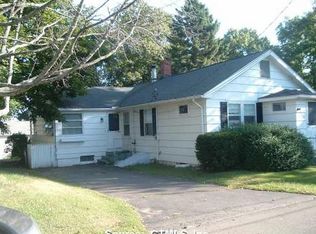 26 Manor Pl, Branford, CT 06405