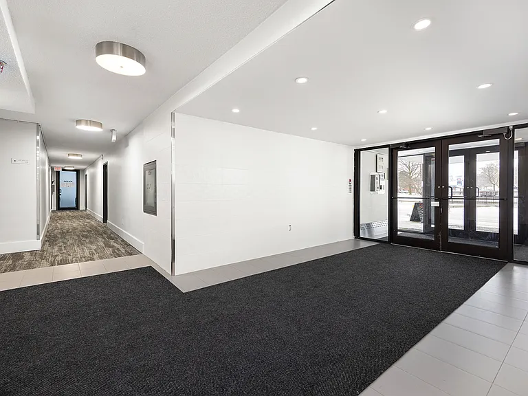 2375 The Collegeway — Photo 38