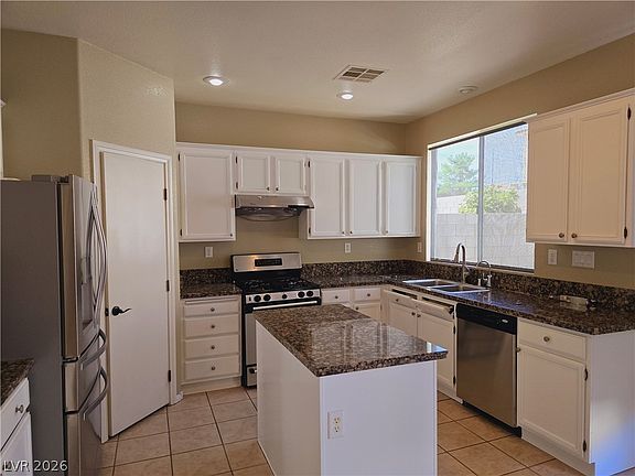 3rd image of 9862 Shadow Grove Ave