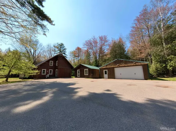 4385 K Rd, Bark River, MI 49807