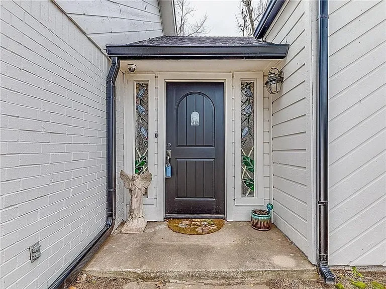 2104 Whiteoak Cir — Photo 3