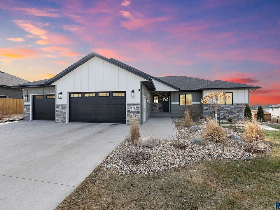 1st image of 416 W 5th St