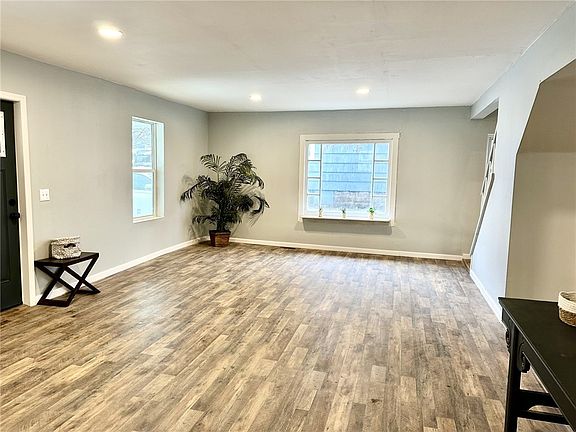 3rd image of 396 Randolph St