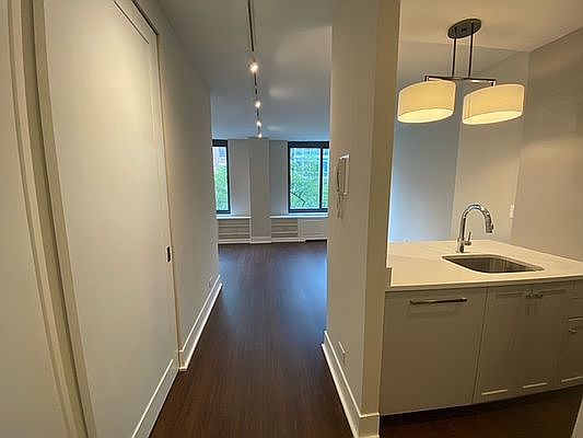 3rd image of 300 E 85th St APT 305