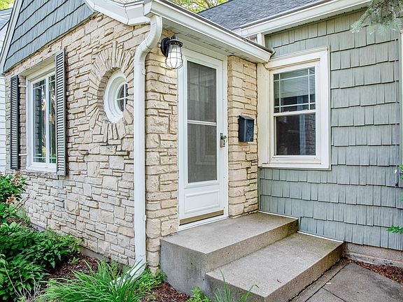 5th image of 436 Woodlawn Ave