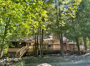 107 Canyon Dr, Lords Valley, PA 18428