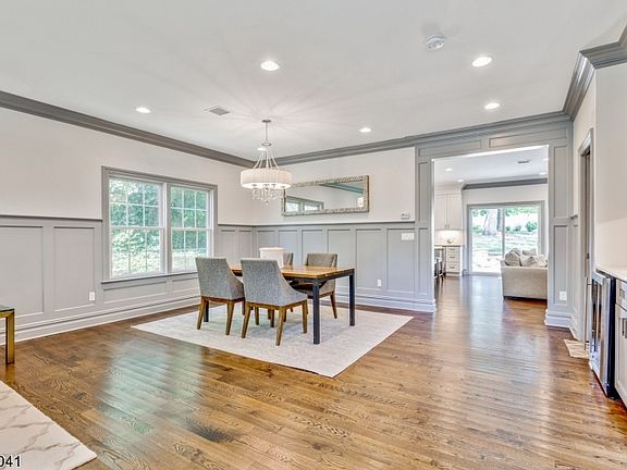 5th image of 7 Woodcrest Dr