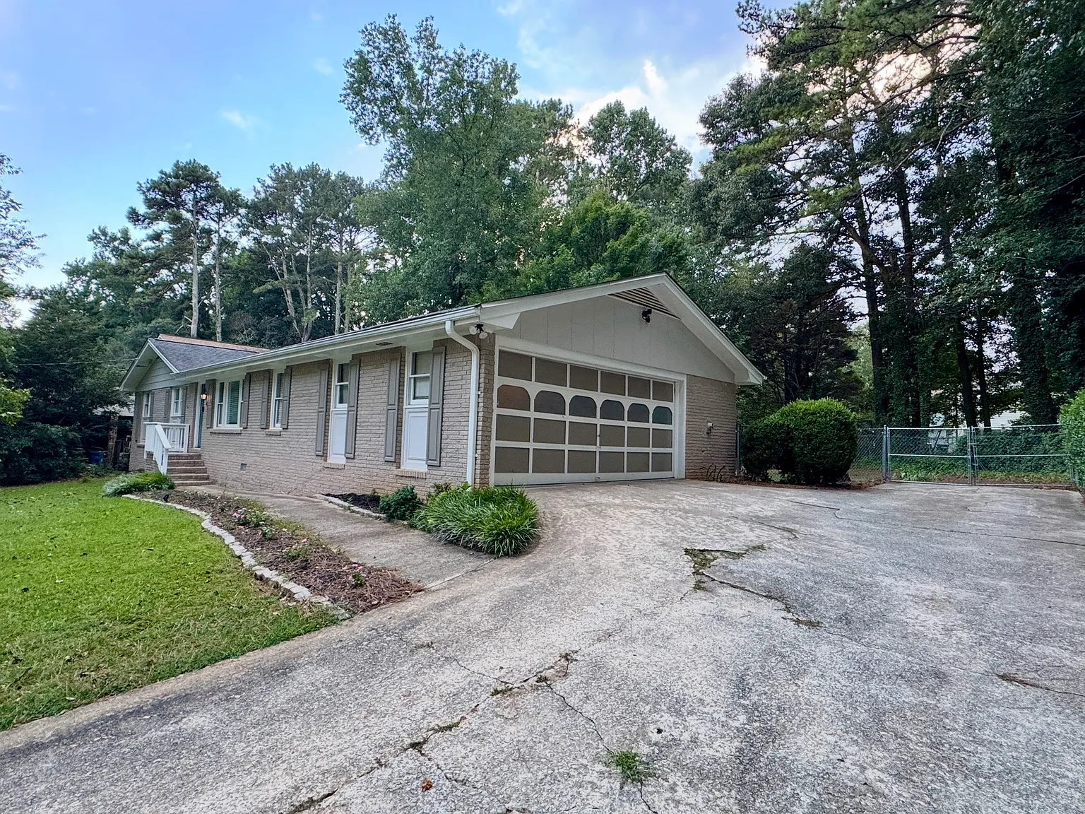 3 bed, 1859 sqft, $2,250 — Photo 2