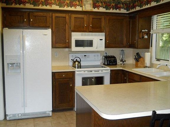 2nd image of 2756 Surrey Ln