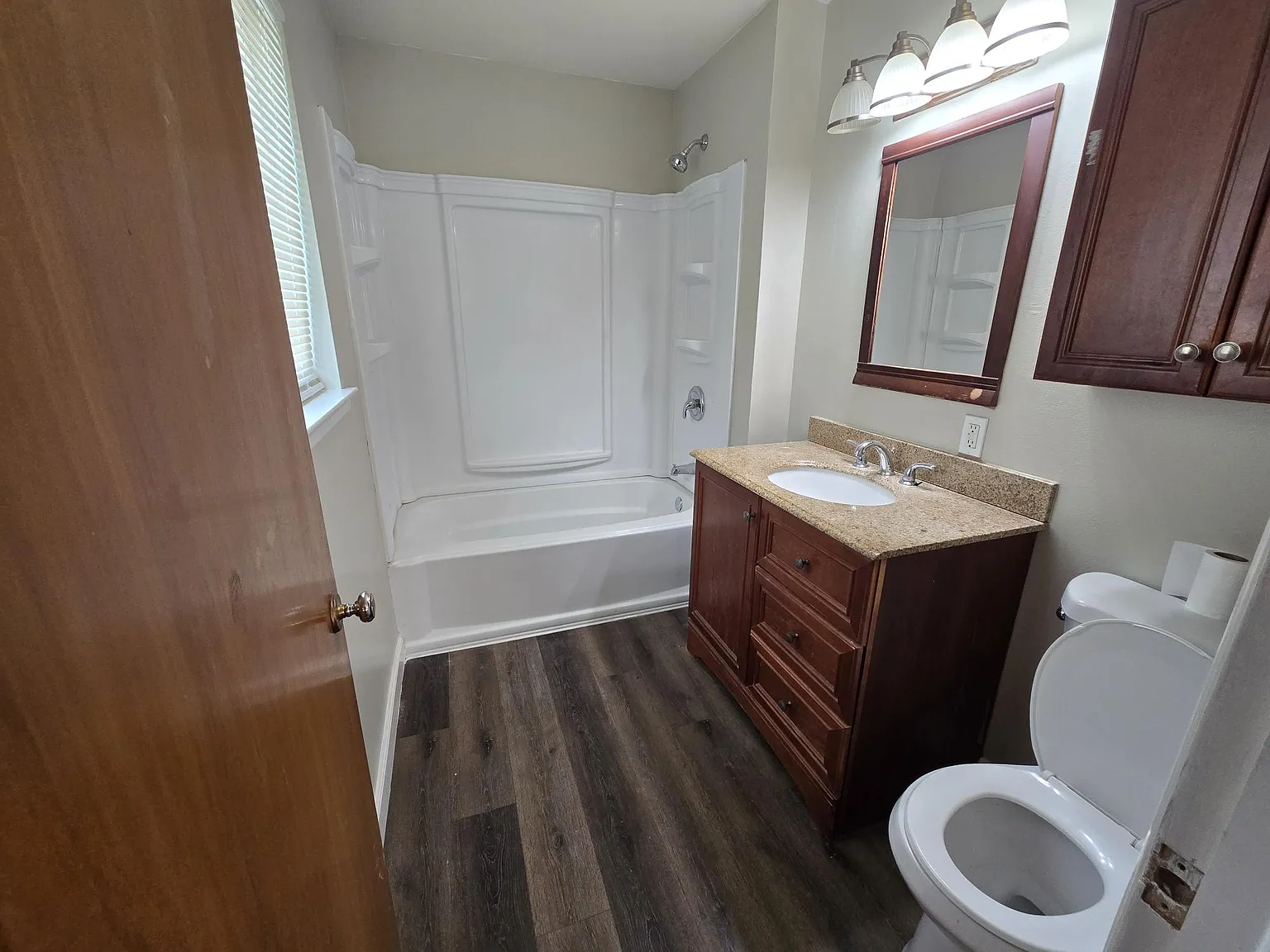 3 bed, 1376 sqft, $2,100 — Photo 3