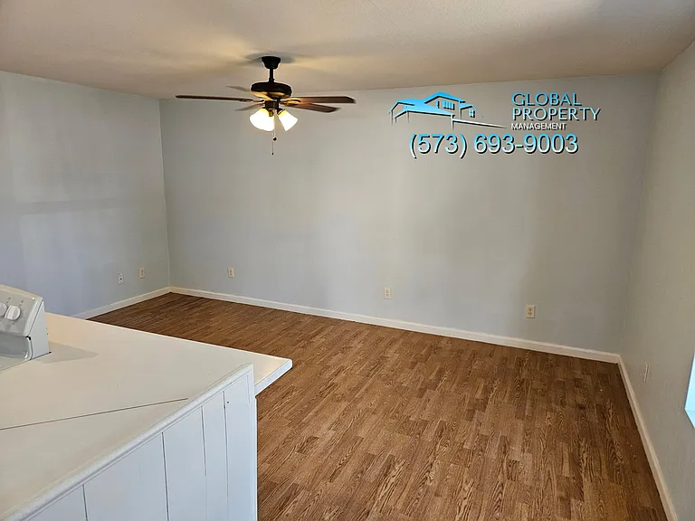 Lakefront Apartments — Photo 93