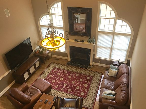 3rd image of 1807 Bloomsbury Rd