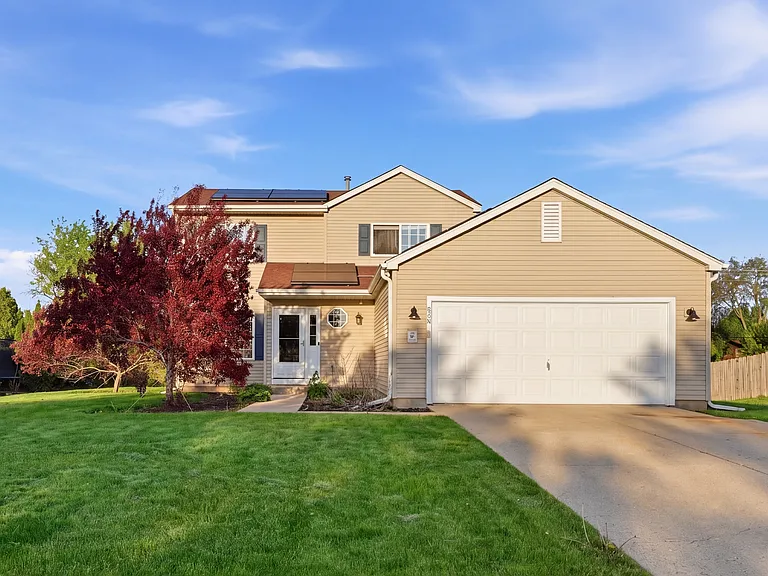 950 Donnelly Pl — Photo 2