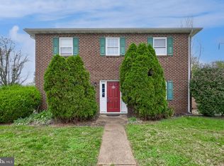 1362 Blue Jay Dr, Lancaster, PA 17601
