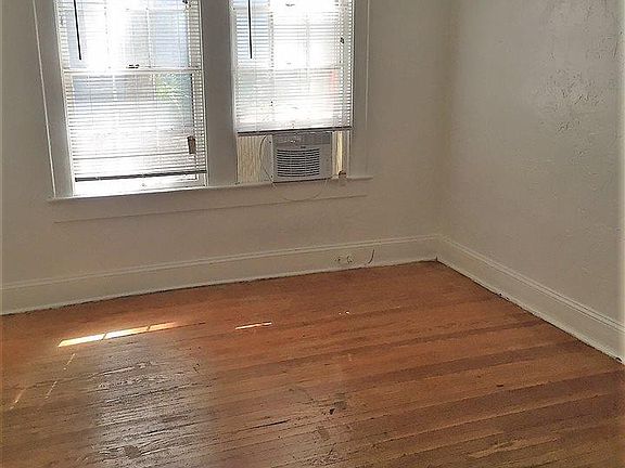 4th image of 419 NW 14th St APT A